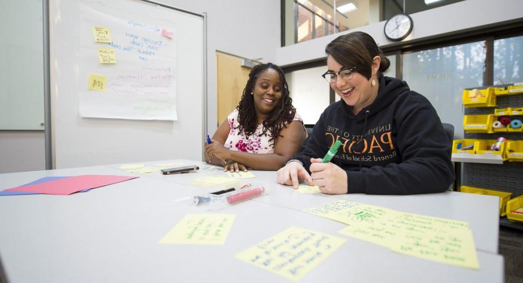 education students work together in the classroom